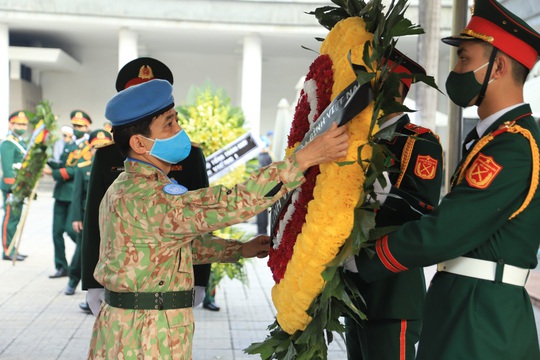 Tiễn đưa sĩ quan hy sinh khi làm nhiệm vụ gìn giữ hòa bình Liên Hiệp Quốc - Ảnh 4.