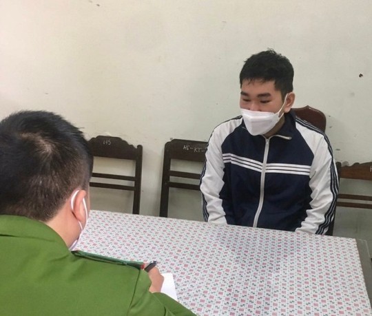 Quảng Bình bắt 2 nghi phạm lừa đảo gần 5 tỉ đồng trên Facebook - Ảnh 1.