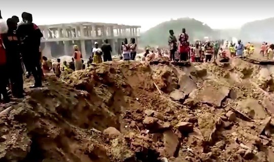 Nổ lớn quét sạch toàn bộ thị trấn ở Ghana, 76 người thương vong - Ảnh 4.