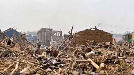 Nổ lớn quét sạch toàn bộ thị trấn ở Ghana, 76 người thương vong - Ảnh 5.