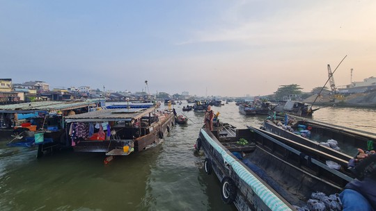 Chợ nổi Cái Răng vào Xuân - Ảnh 4.