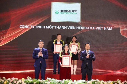 Herbalife Việt Nam được vinh danh Top 500 công ty lớn nhất Việt Nam 2021 - Ảnh 1.