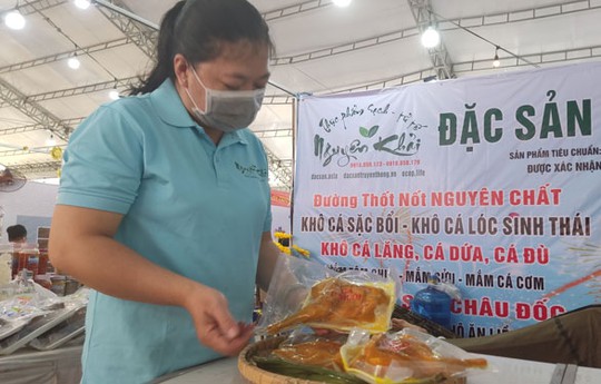 Gà ủ muối gây sốt mùa Tết - Ảnh 1.
