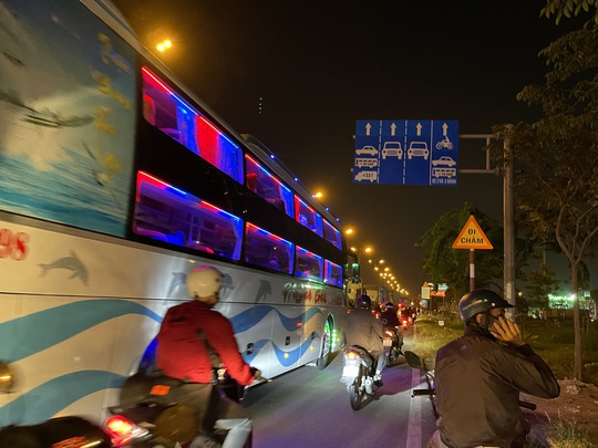 Loạn giao thông trên Xa lộ Hà Nội - Ảnh 5.