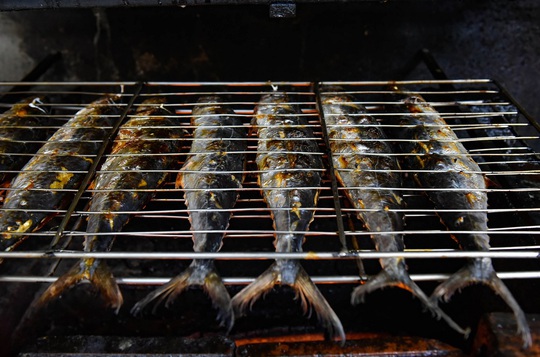 Toát mồ hôi nướng cá đặc sản phục vụ Tết - Ảnh 5.