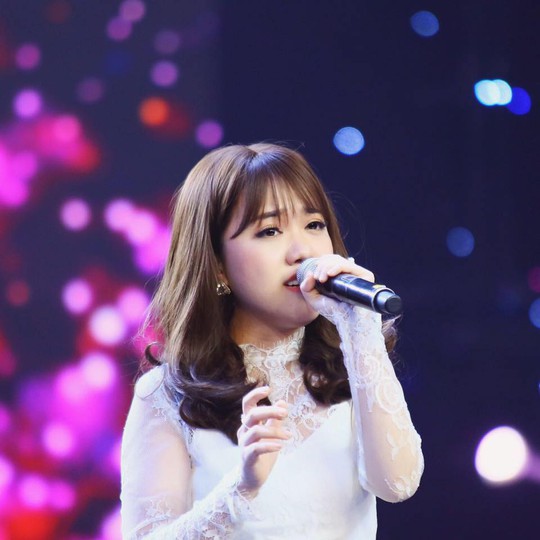 Showbiz Việt náo nhiệt trong năm mới - Ảnh 5.