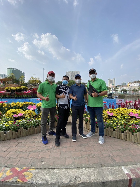 Độc đáo tour chợ hoa xuân trên bến dưới thuyền của Saigontourist - Ảnh 1.