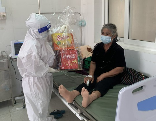 Y, bác sĩ nấu bánh chưng tặng bệnh nhân Covid-19 - Ảnh 5.