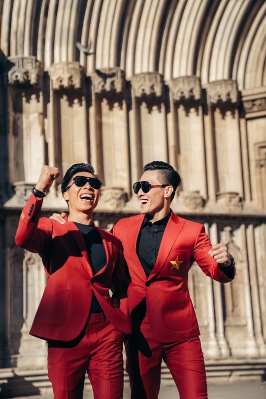 CEO Mon Amie thiết kế những bộ suit cho Quốc Cơ - Quốc Nghiệp tại chuyến lưu diễn ở Tây Ban Nha - Ảnh 5.