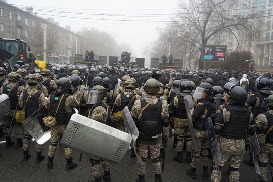 Bạo lực lan rộng ở Kazakhstan, liên quân Nga điều lực lượng đến bình ổn - Ảnh 1.