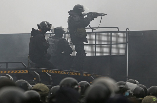 Bạo lực lan rộng ở Kazakhstan, liên quân Nga điều lực lượng đến bình ổn - Ảnh 4.