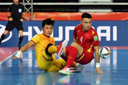 Hồ Văn Ý lọt Top 10 thủ môn futsal xuất sắc nhất thế giới - Ảnh 1.