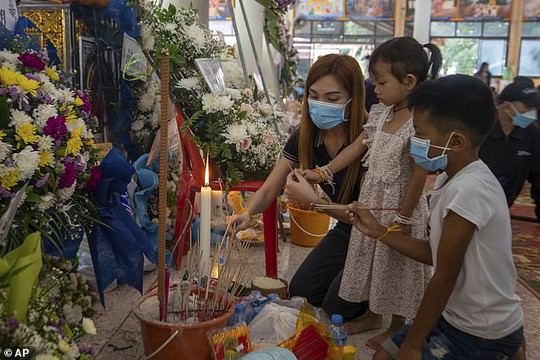 Thảm sát Thái Lan: Bị đâm và bắn vào đầu, cậu bé 3 tuổi sống sót thần kỳ - Ảnh 3.