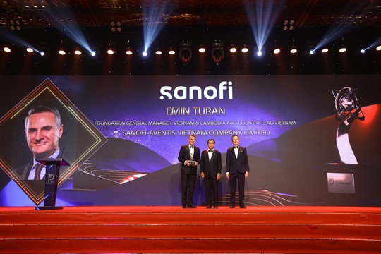 Tổng Giám đốc Sanofi Việt Nam được vinh danh “Doanh nhân Xuất sắc Châu Á 2022” - Ảnh 1.