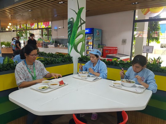 Nắm bắt nhu cầu, nguyện vọng người lao động về bữa ăn giữa ca - Ảnh 1.