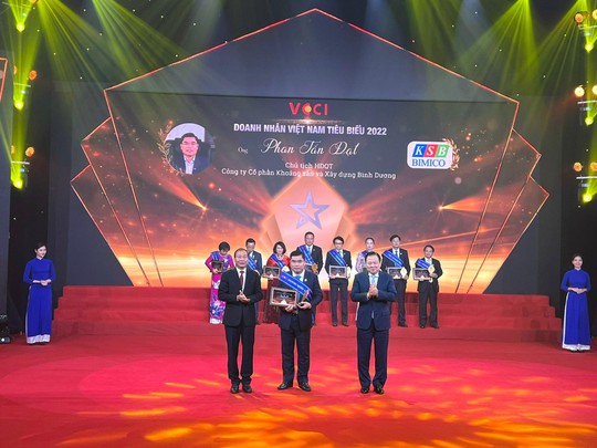 Chủ tịch KSB – Phan Tấn Đạt được tôn vinh “Doanh nhân Việt Nam tiêu biểu” năm 2022 - Ảnh 1.