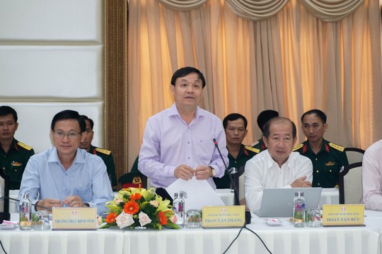 Tặng 10.000 lá cờ Tổ quốc và 100 chiếc xe đạp tại Đồng Tháp - Ảnh 15.