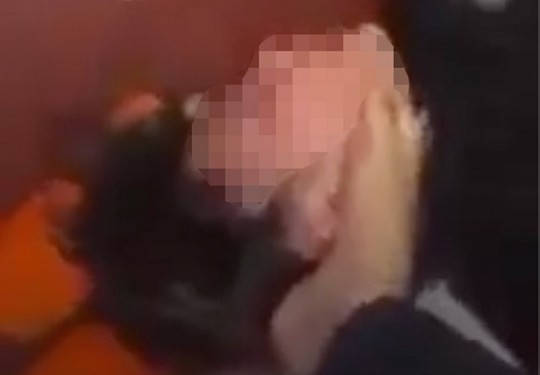 Công an xác minh clip người đàn ông livestream đánh đập vợ mang bầu - Ảnh 1.