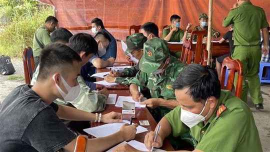 Giải cứu hàng trăm công dân Việt Nam lao động bất hợp pháp tại Campuchia - Ảnh 1.