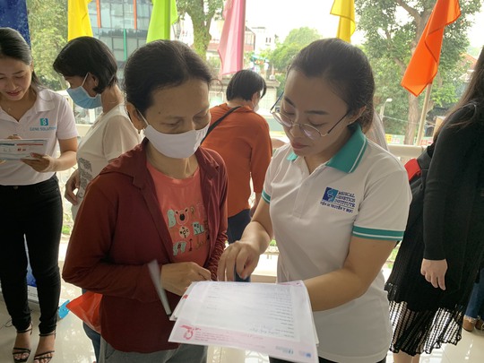 Tầm soát ung thư cho nữ công nhân - lao động - Ảnh 1.