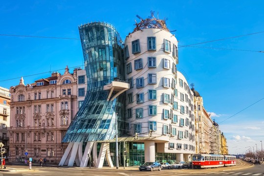 Những tòa nhà kỳ lạ nhất thế giới - Ảnh 2.