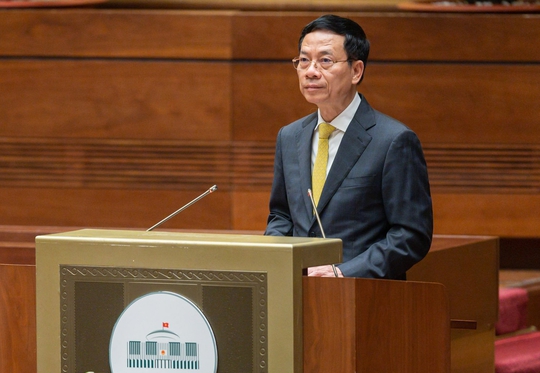 Bộ trưởng Nguyễn Mạnh Hùng: Không loại trừ giao dịch điện tử với thủ tục cấp sổ đỏ, khai sinh - Ảnh 1.