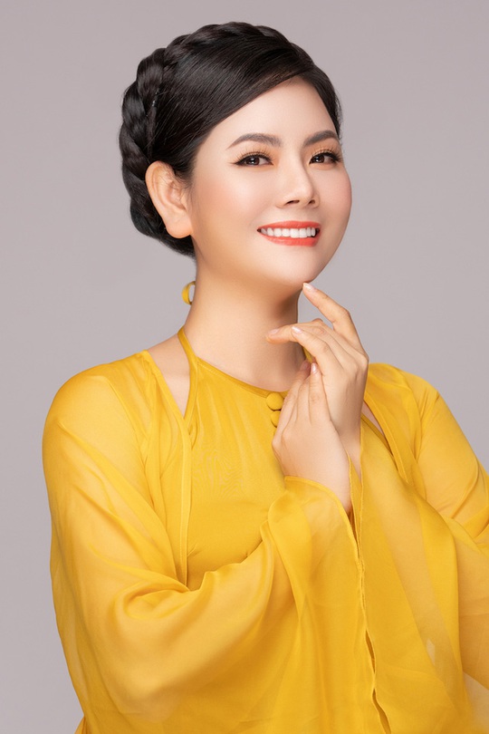 Ca sĩ Việt Hoàn ví quán quân Sao mai 2011 Lương Nguyệt Anh đẹp như tiên - Ảnh 3.