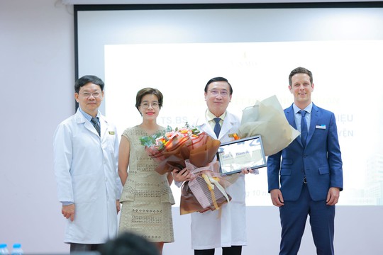 Vinmec có chuyên gia đặt máy tạo nhịp tim không dây độc lập đầu tiên tại Việt Nam - Ảnh 1.