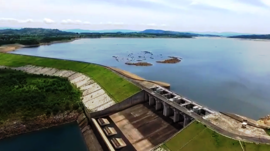 Vi phạm điều tiết lũ, chủ hồ thủy điện Sông Hinh bị yêu cầu xử phạt - Ảnh 1.
