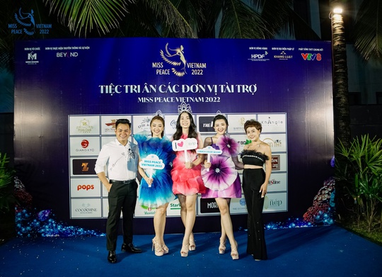 Giang Kyo fashion và Joco fashion mang 200 bộ trang phục công sở tới Miss Peace Việt Nam 2022. - Ảnh 4.