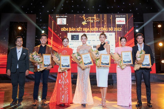 Diện dạ hội cúp ngực Hoa hậu Đoàn Hồng Trang quyến rũ làm giám khảo - Ảnh 2.