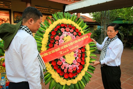 Báo Người Lao Động dâng hương các Anh hùng liệt sĩ Mặt trận Vị Xuyên - Ảnh 6.