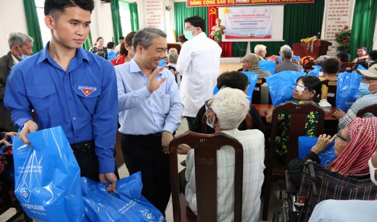 Saigonbank tài trợ mổ mắt miễn phí cho bệnh nhân nghèo tỉnh Tây Ninh - Ảnh 3.