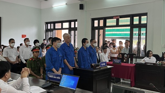 Lý do hoãn phiên tòa xét xử bộ sậu sân bay Phú Bài nhận hối lộ - Ảnh 1.