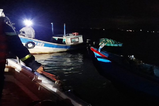 Chìm tàu trên vịnh Vân Phong, 2 vợ chồng tử nạn - Ảnh 2.