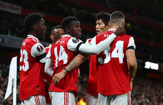 Dàn sao dự bị tỏa sáng, Arsenal chiếm ngôi đầu bảng Europa League - Ảnh 6.