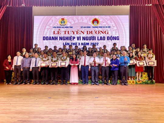 Agribank An Giang được tuyên dương “Doanh nghiệp vì người lao động” - Ảnh 2.