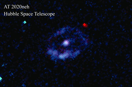 Lỗ đen quái vật tự bắn pháo sáng, phát tín hiệu đến NASA - Ảnh 1.