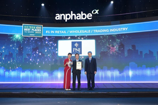 PNJ được vinh danh Top 1 “Nơi làm việc tốt nhất Việt Nam” trong ngành bán lẻ 2022 - Ảnh 1.