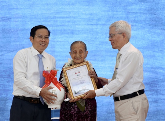 Tác giả 96 tuổi đoạt giải nhất cuộc thi viết Người Thầy kính yêu - Ảnh 1.