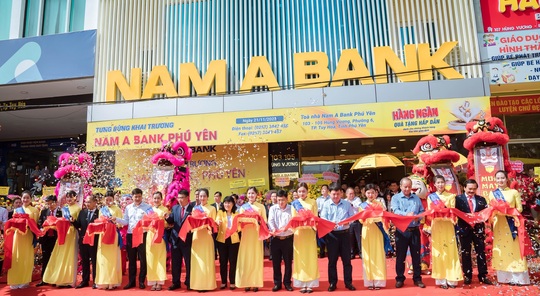 Đáp ứng nhu cầu giao dịch cuối năm, Nam A Bank thêm điểm kinh doanh - Ảnh 1.