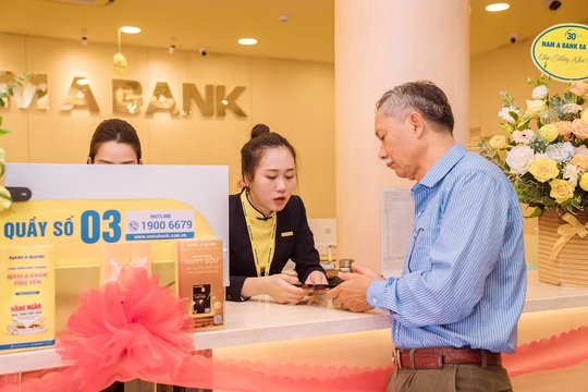 Đáp ứng nhu cầu giao dịch cuối năm, Nam A Bank thêm điểm kinh doanh - Ảnh 2.