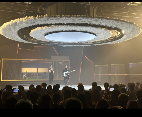 Grey D thôi miên fan bằng minishow, á hậu Thúy Vân khẳng định vai trò ca sĩ - Ảnh 2.