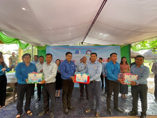 Chương trình tình nguyện ý nghĩa của thanh niên Việt Nam tại Campuchia - Ảnh 8.