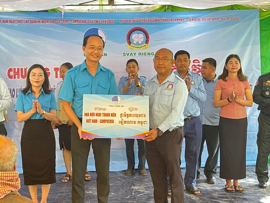 Chương trình tình nguyện ý nghĩa của thanh niên Việt Nam tại Campuchia - Ảnh 3.