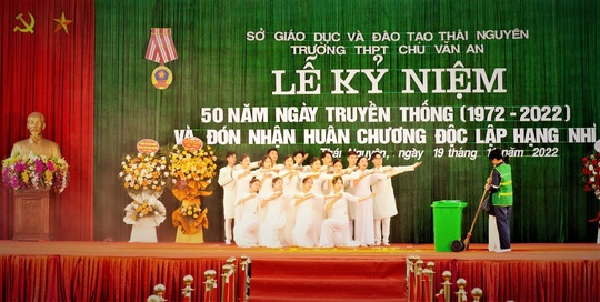 Trường THPT Chu Văn An đón nhận Huân Chương Độc lập hạng Nhì - Ảnh 6.