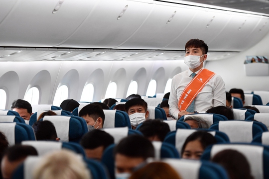 Bất ngờ trên chuyến bay Tô cam bầu trời của Vietnam Airlines - Ảnh 1.