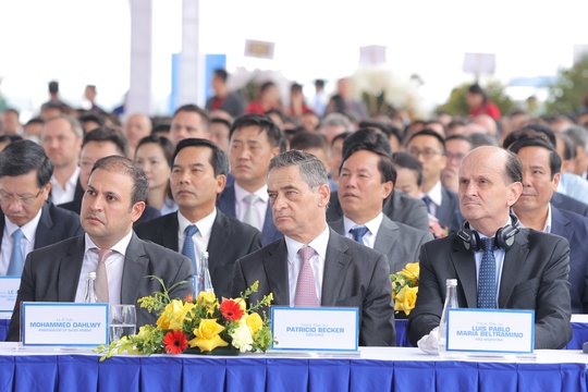 Thủ tướng Phạm Minh Chính dự lễ xuất khẩu lô xe điện đầu tiên của VinFast sang Mỹ - Ảnh 3.