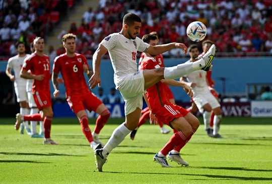 Iran đánh bại Xứ Wales ở phút cuối cùng - Ảnh 7.