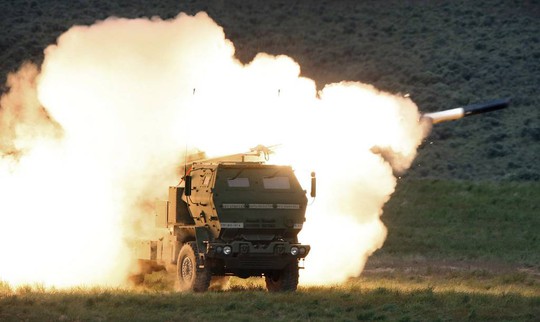 Nga tuyên bố bắn hạ 4 hỏa thần HIMARS ở Kherson - Ảnh 1.